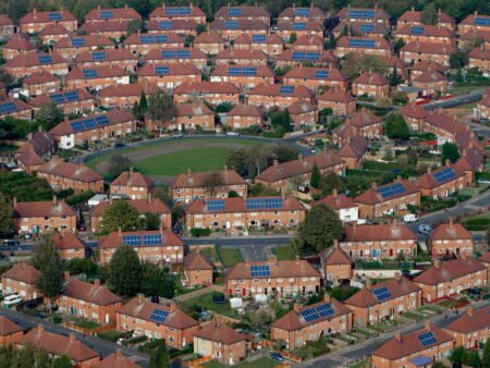 UK reaches 8.31 GW of PV capacity mass installation of sola 011