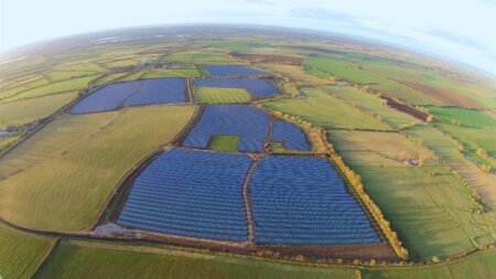 BayWa r.e. sells 27 MWp solar park in England to MEAG, asset manager of Munich Re BayWa r.e. Lynt Farm Photo Credit Stephan Grabner scaled