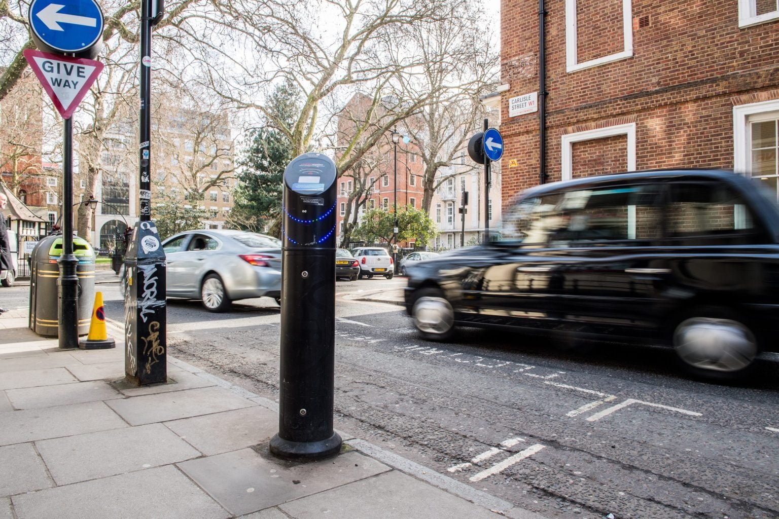 South East sees 42% increase in EV charge points – NEWS RELEASE EV charger scaled